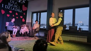 Dzień Babci i Dziadka - występy uczniów klas 0-III