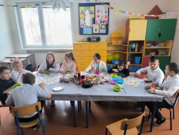 Szkolne jasełka, pantomima. Piękne oświetlenie. Uczniowie klas VI-VIII oraz zerówka. 