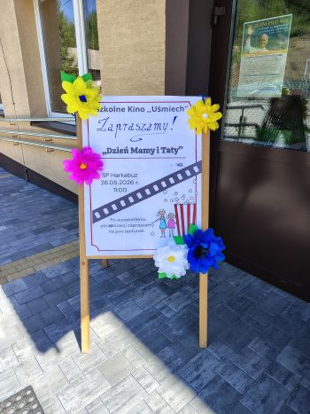 KINO ,,UŚMIECH” W NASZEJ SZKOLE