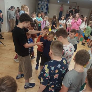 „PASJA, KTÓRA WIRUJE”
– NIEZWYKŁY POKAZ YO-YO JAKUBA PALUCHA 
